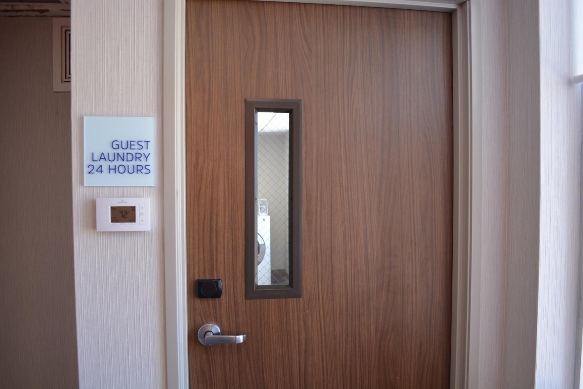 Holiday Inn Express & Suites Liberal Exterior foto